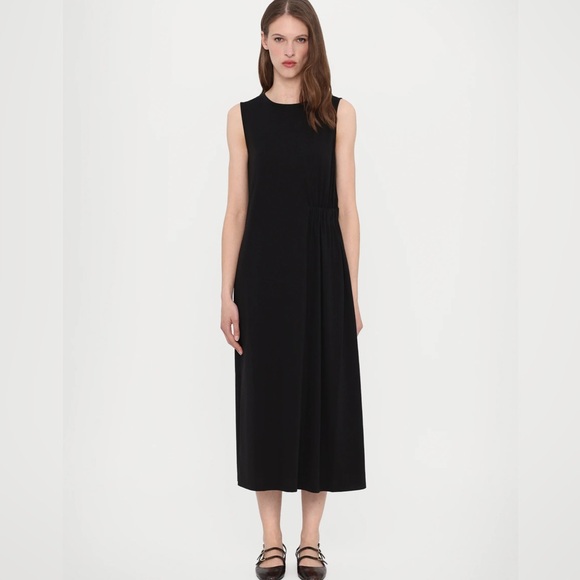 MaxMara Dresses & Skirts - Max Mara Weekend Sleeveless Sheath Midi Dress in Black Size 4